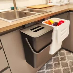 Poubelle à accrocher pour petits espaces.