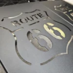 table repliée pour voyager avec univers vanlife