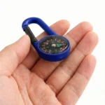boussole compacte ELBA attachée à un sac